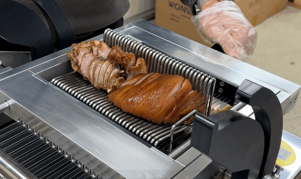 노아기계의 고기슬라이스기계로 족발 세절한 사진