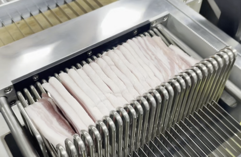 이지슬라이서(EZ-210)으로 생삼겹 세절 전/후 사진 2