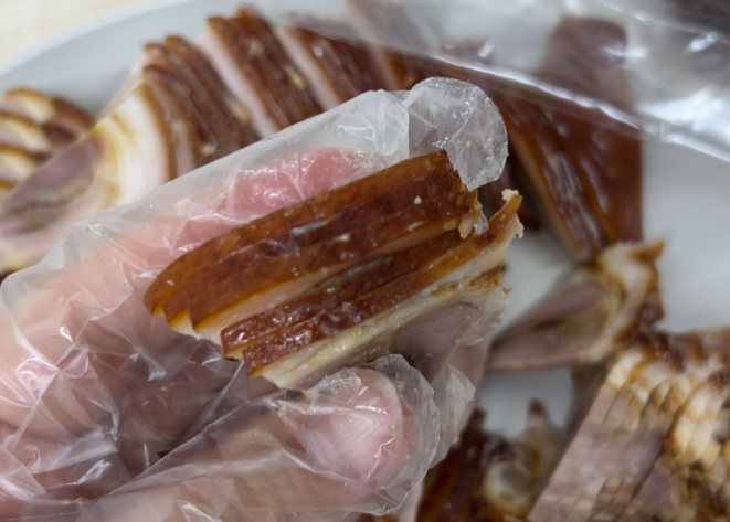 냉채족발절단기로 냉족 세절한 사진